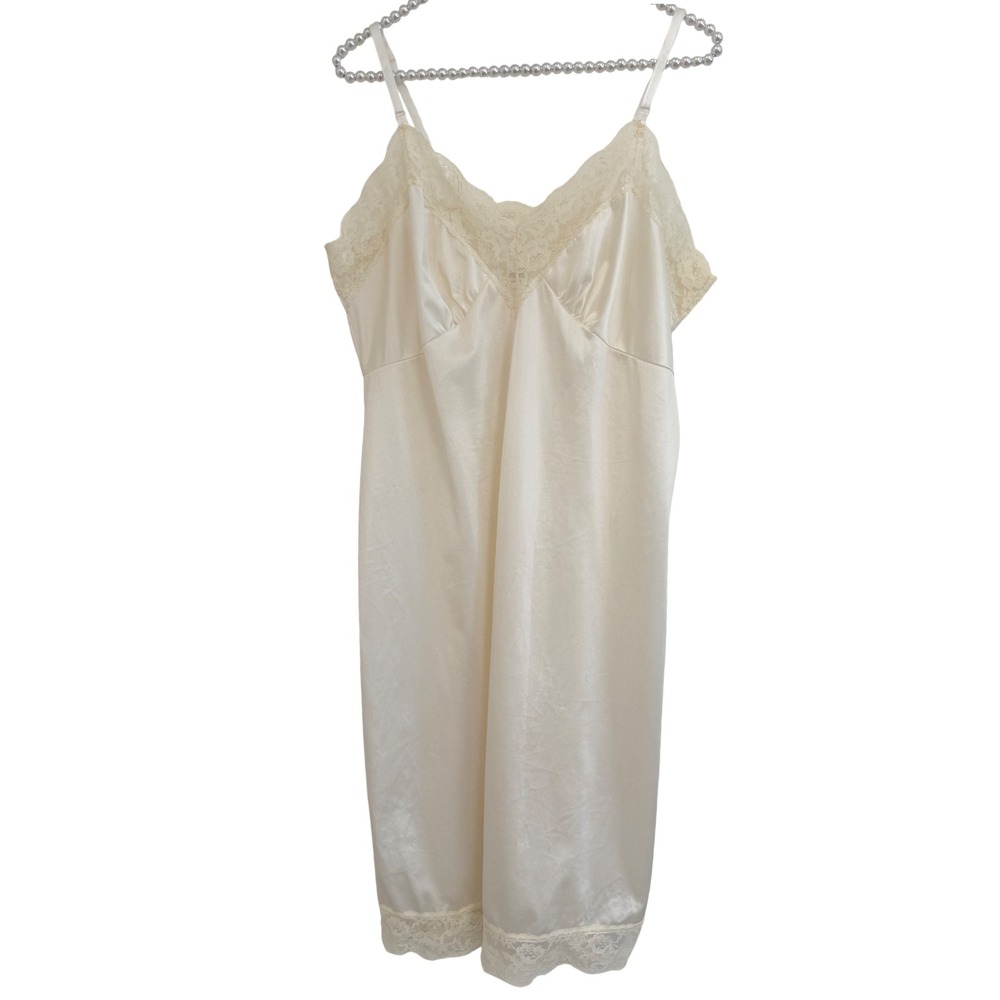 Vintage Wondermaid Ivory Lace Trim Full Slip Antron III Nylon Size 40B USA Made